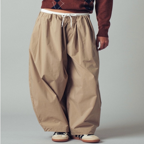 NEW! Urban Daisy Contrast Waist Cocoon Leg Khaki Pants, Women's Size’s S,M & L - Picture 7 of 9